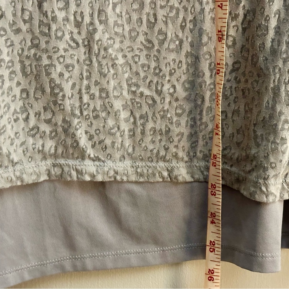 Liz Claiborne Large Top Gray L shirt attached Cami animal print - Picture 6 of 6